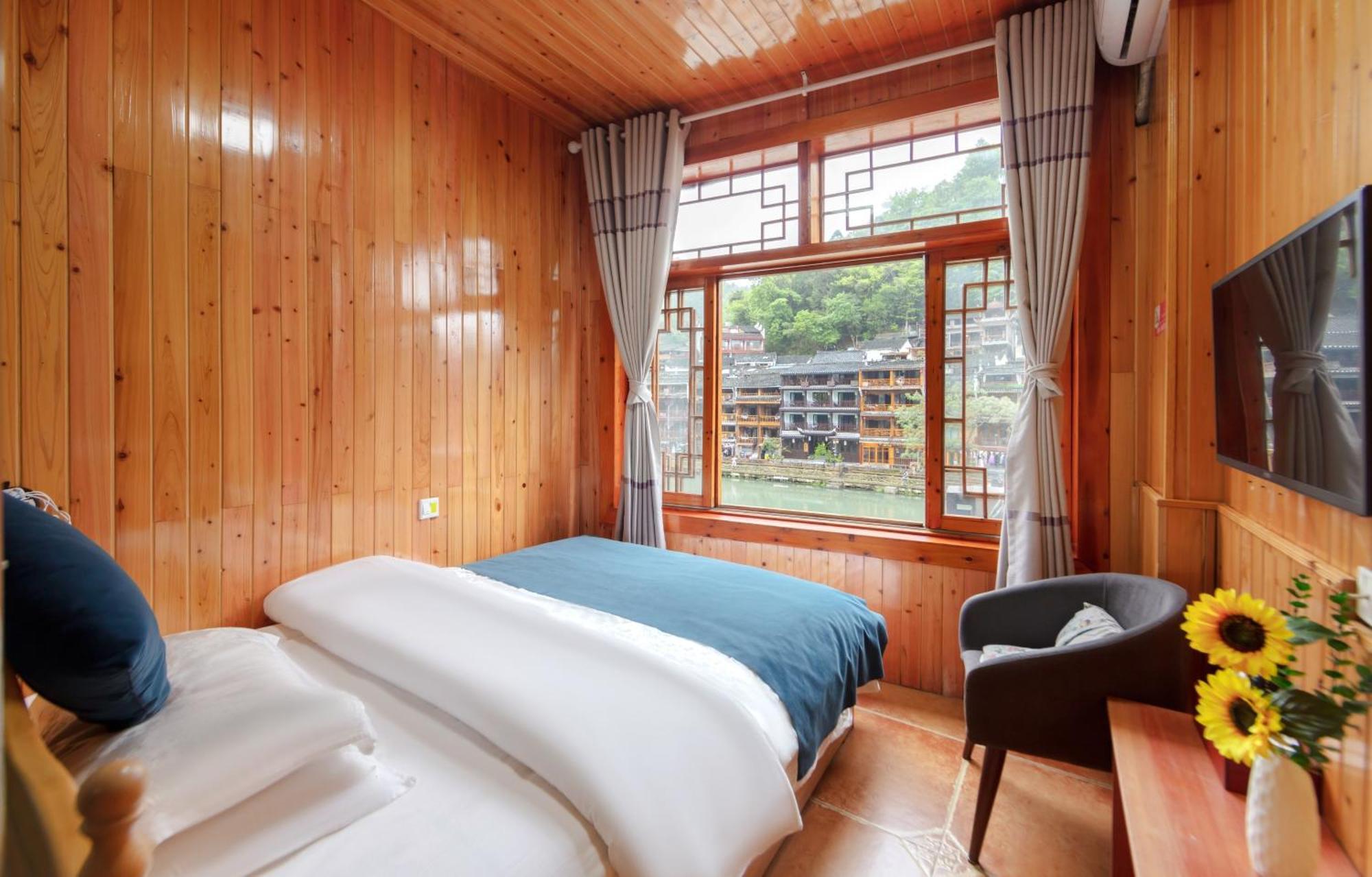 Fenghuang Memory Linjiang Inn מראה חיצוני תמונה