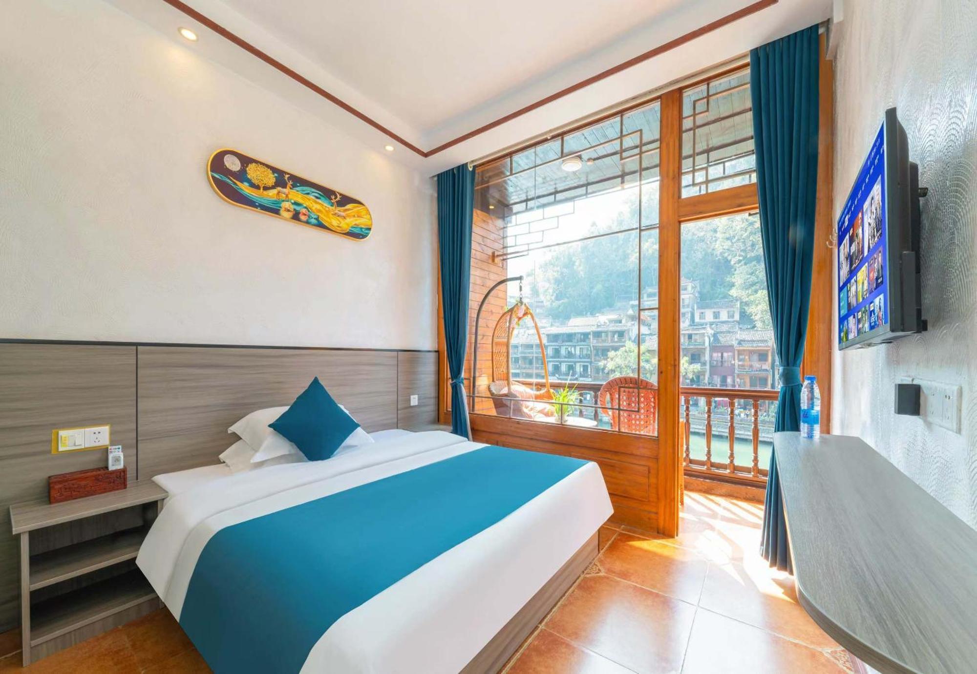 Fenghuang Memory Linjiang Inn מראה חיצוני תמונה
