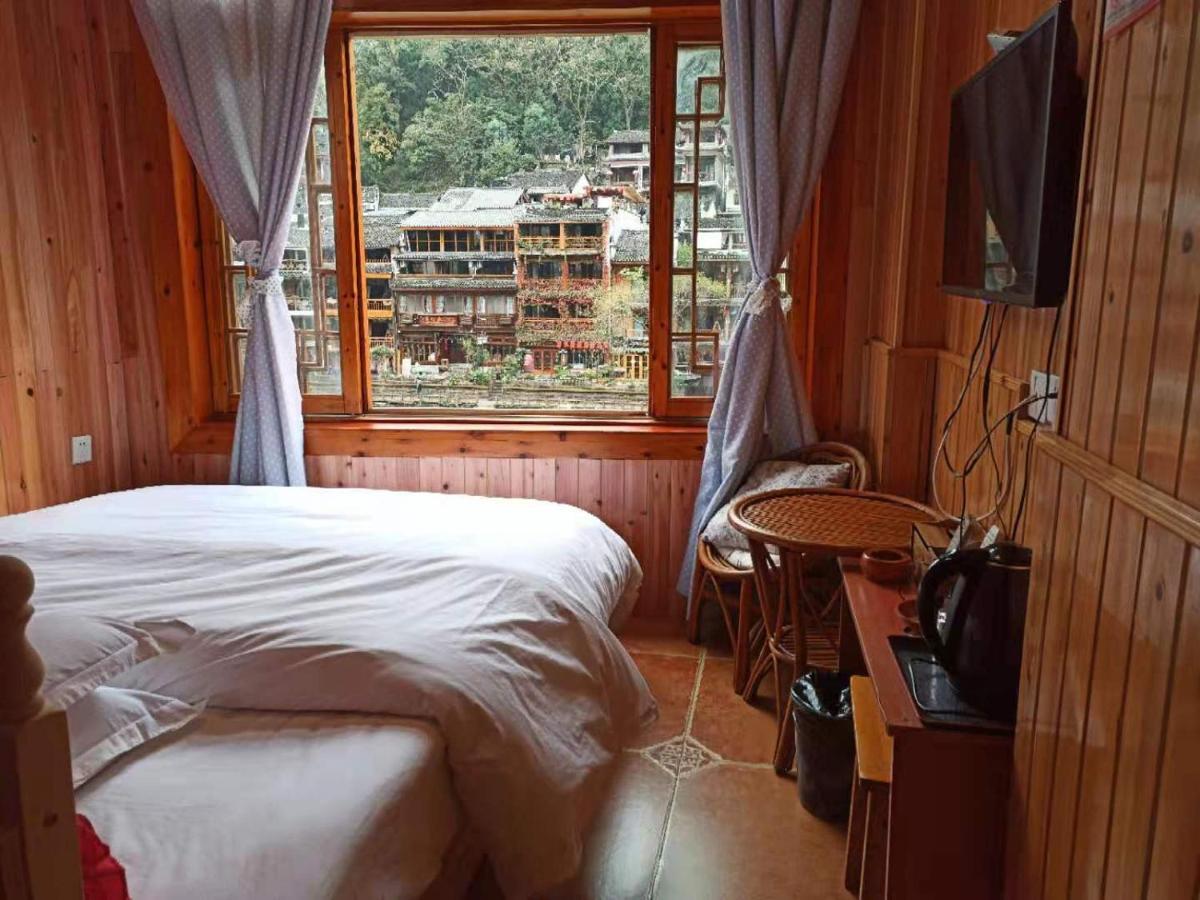 Fenghuang Memory Linjiang Inn מראה חיצוני תמונה